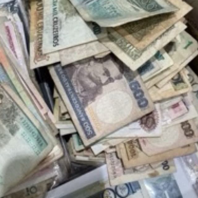 2 cédulas brasileiras antigas diferentes aleatorias