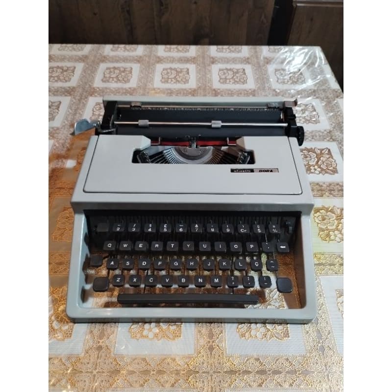 Máquina de Escrever Olivetti Dora