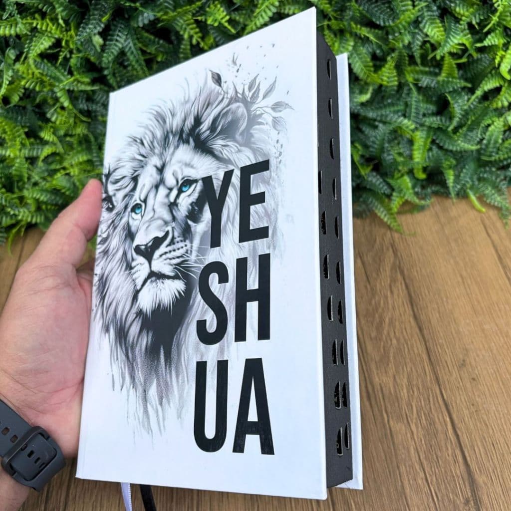 Bíblia Sagrada Yeshua Branca LETRAS MÉDIAS Com Harpa e Índice Palavras de Jesus destacadas em Vermelho Capa Dura