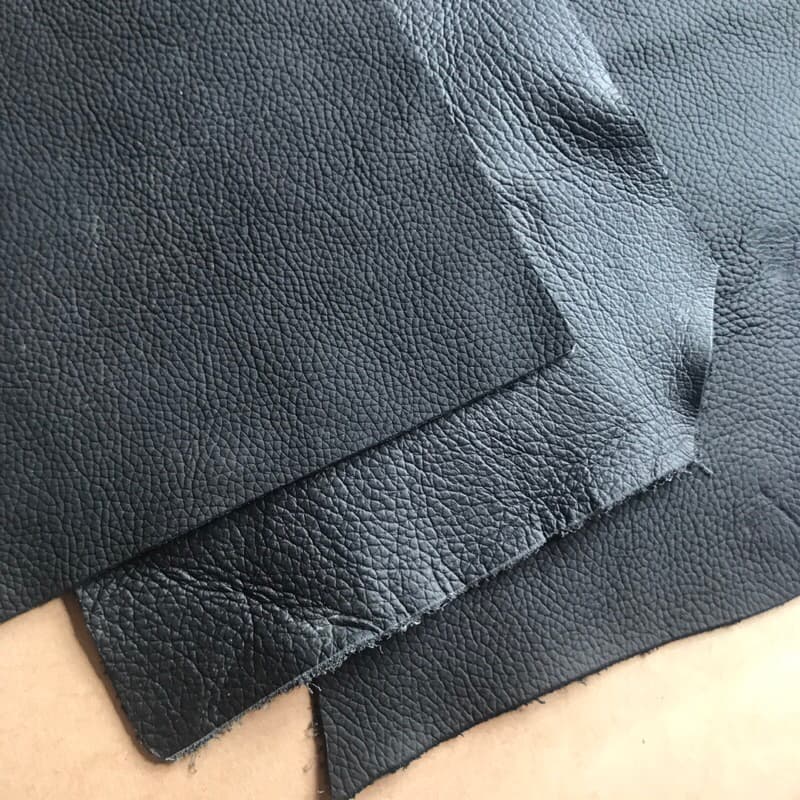 Kit de Couro Preto  | Kit de Retalhos de Couro Legítimo com Diversos Tamanhos | Ideal para Artesanato