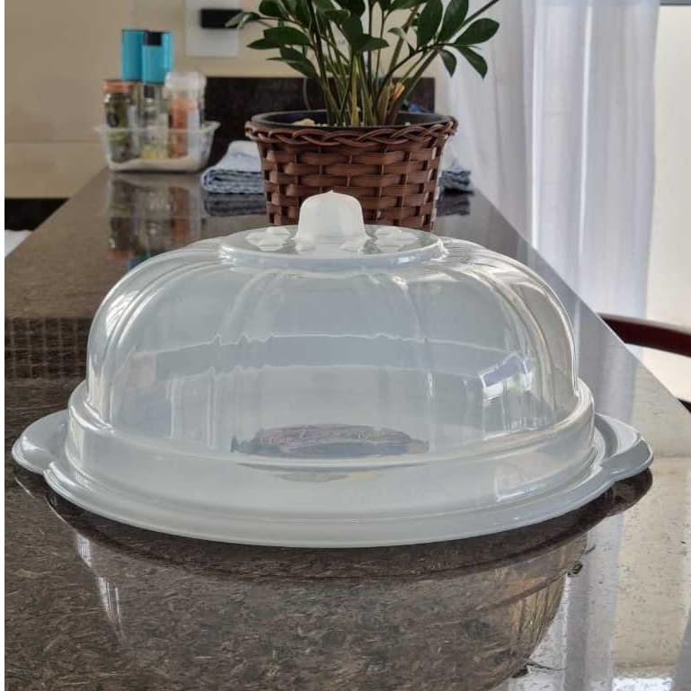 BOLEIRA DE PLASTICO COM TAMPA TRANSPARENTE E BASE COLORIDA