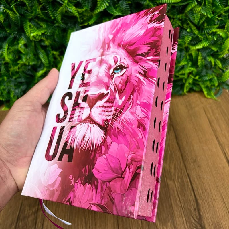 Bíblia Sagrada Feminina Yeshua Rosa Capa Dura LETRAS MÉDIAS Com Harpa e Índice Palavras de Jesus destacadas em Vermelho