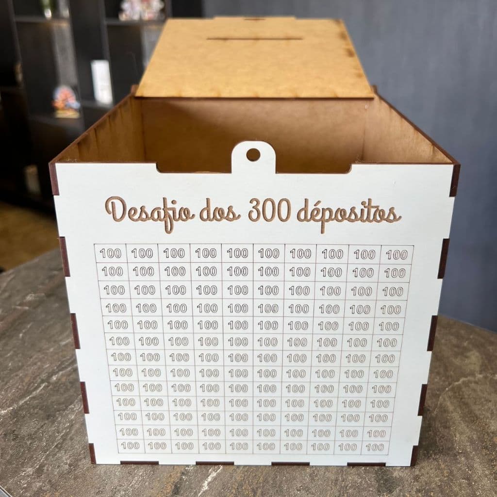 Cofre Desafio 30 mil em 300 Depósitos Caixa Para Guardar Dinheiro Com Alça De Cadeado Em MDF Branco