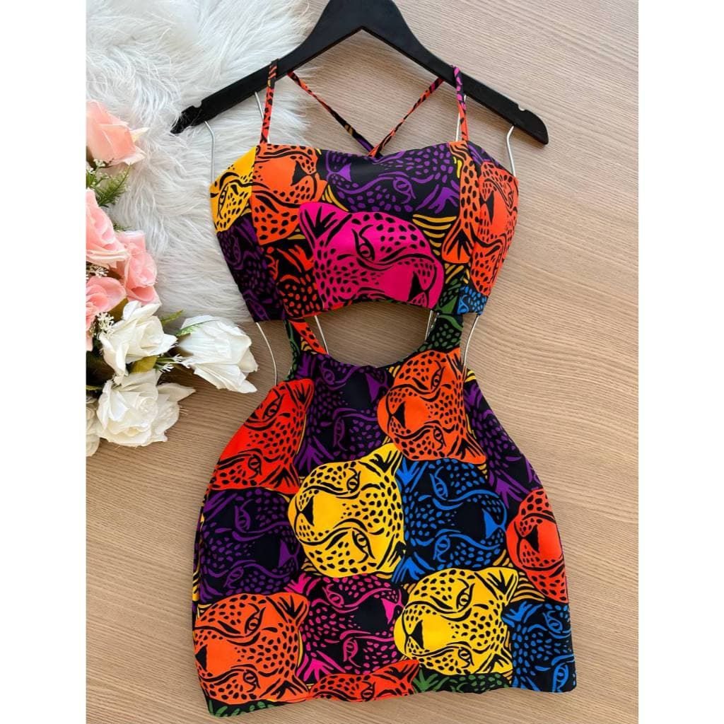 Macaquinho Feminino de Festa: Elegância em Crepe com Decote Sofisticado e Estampa Exclusiva