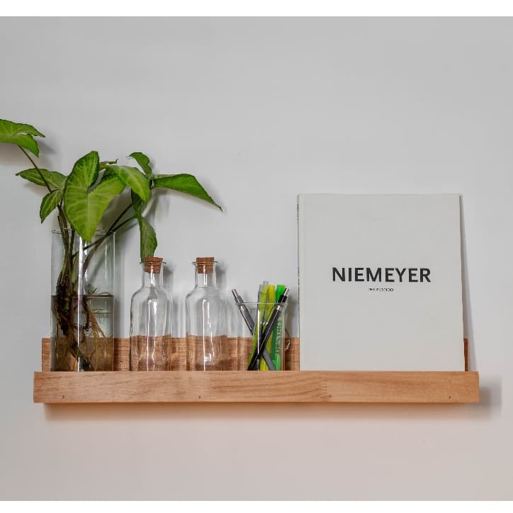 Prateleira calha de madeira de pinus com acabamento de cera castanha