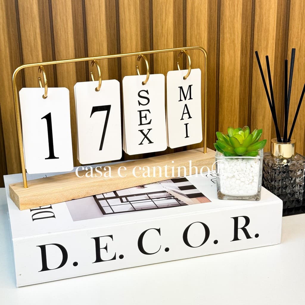 Calendário de Mesa Decorativo com Plaquinhas Preto/Dourado Permanente Escritório