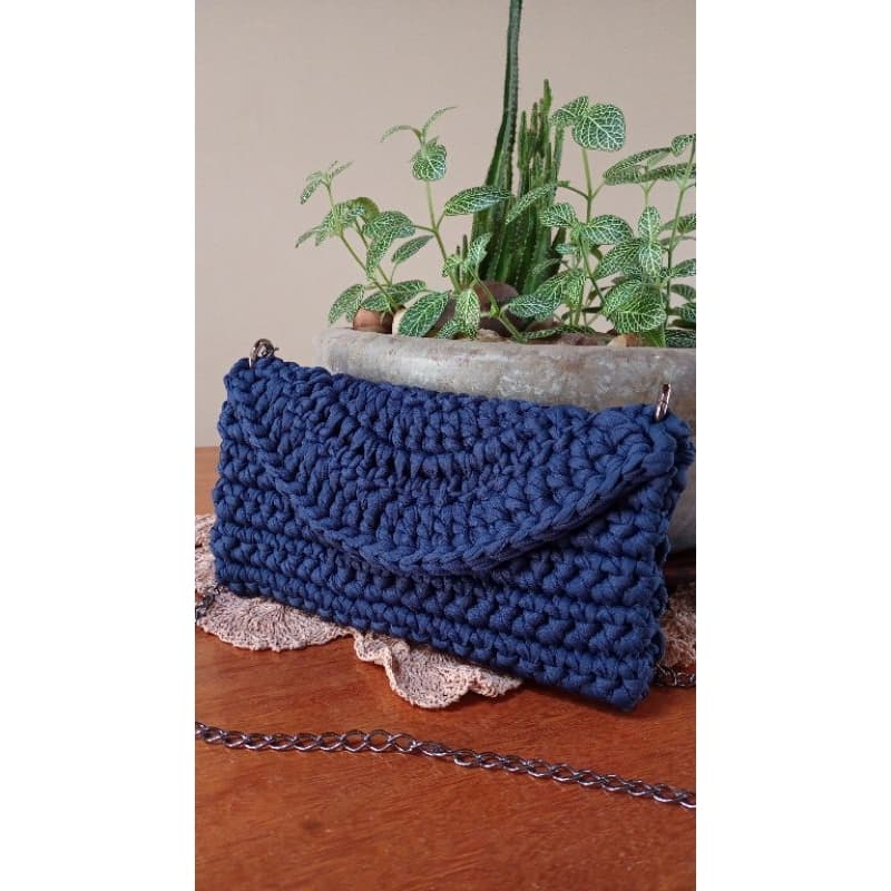 Bolsa clutch carteira em fio de malha/azul noturno