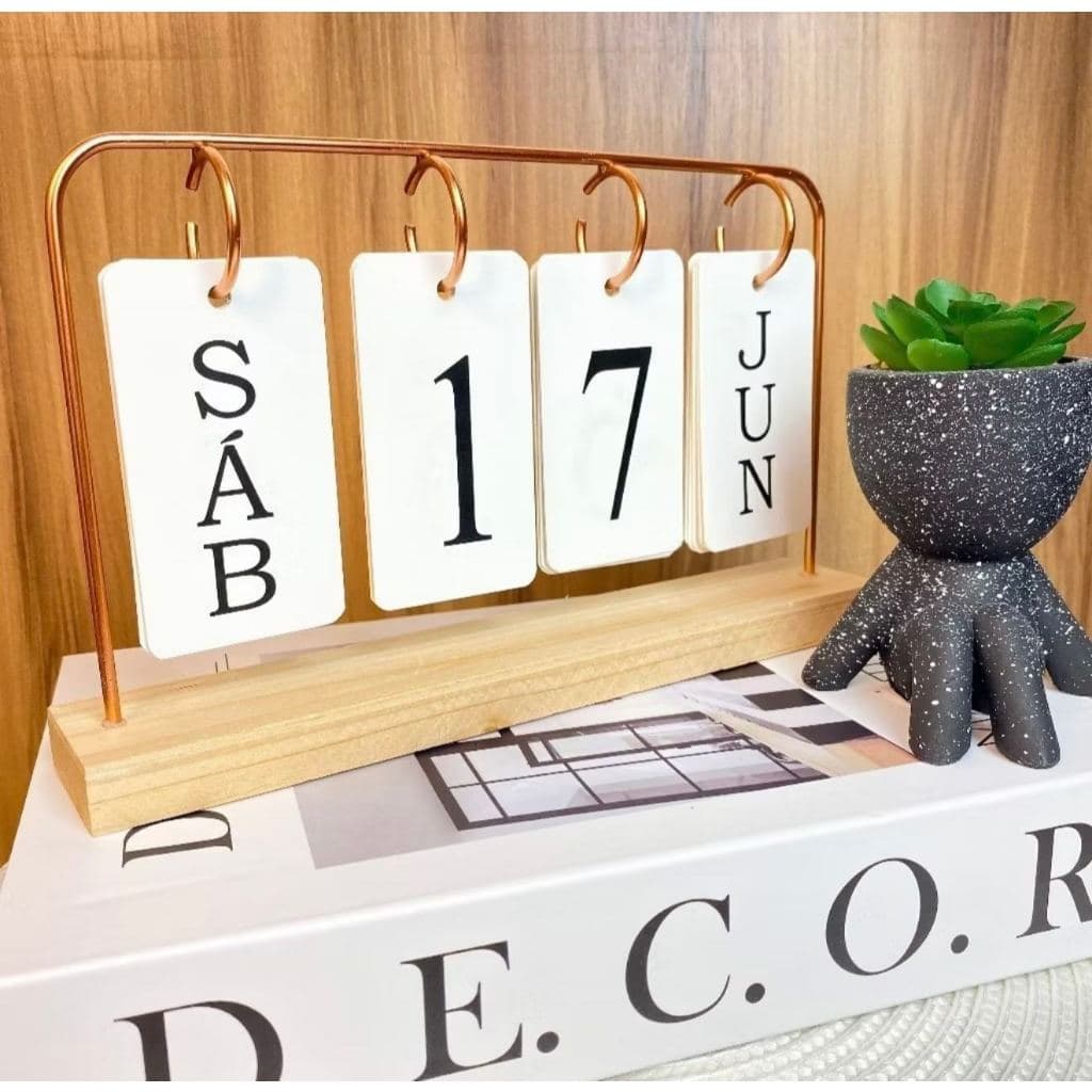 Calendário de Mesa Decorativo com Plaquinhas Preto/Dourado Permanente Escritório