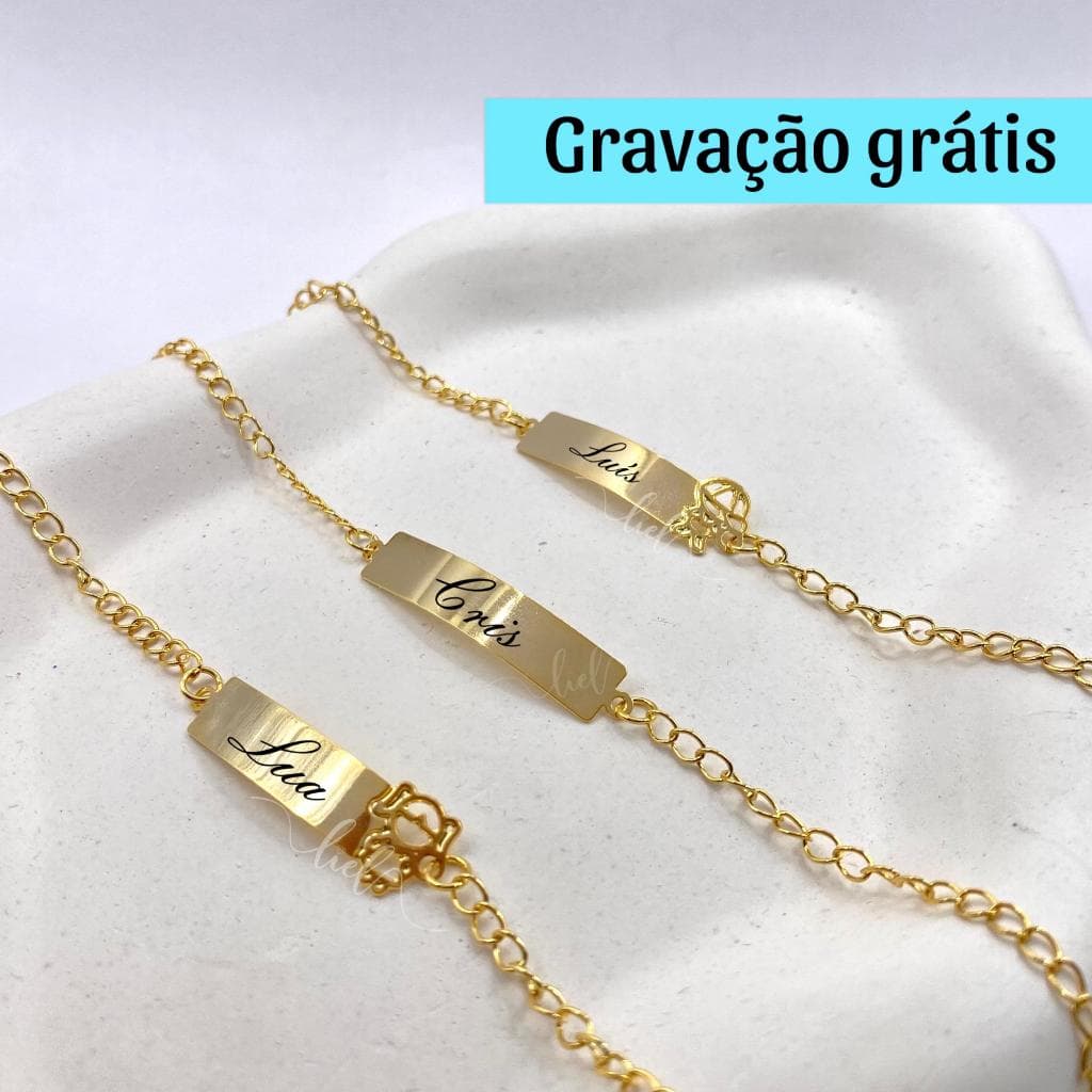 Pulseira Plaquinha Infantil Boneco Menino Menina Personalizada Gravação Nome Banhada a Ouro 18k