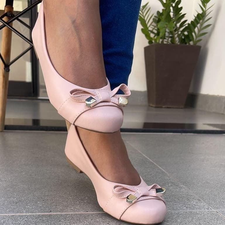 Sapatilhas Feminina Bico Redondo Laço Com detalhes Em Dourado
