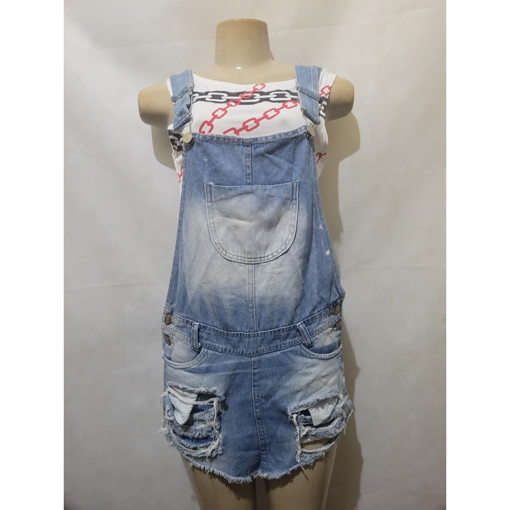 Macaquinho jardineira jeans tam M 40 Ocasião usado bom estado conforme fotos