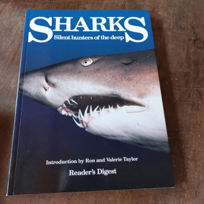 livro  sharks silent hunters of the Deep
