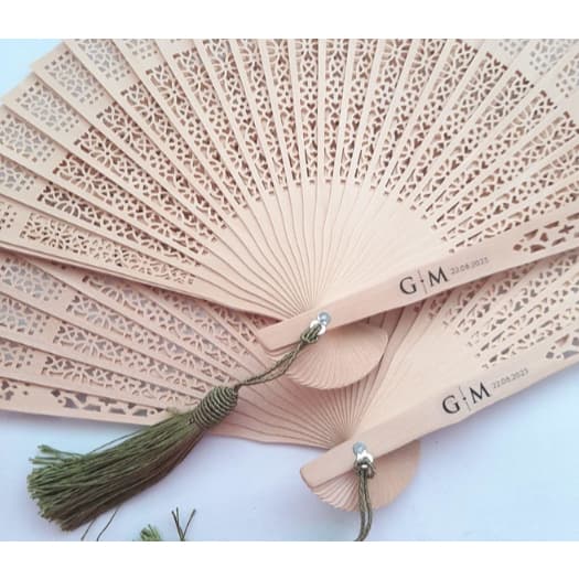 Leque Personalizado Lembrancinha - Madeira Natural | Pingente Seda | Adesivo Vinil