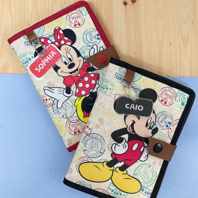 Porta Documentos e Passaporte Infantil – Minnie ou Mickey com Tag Personalizada