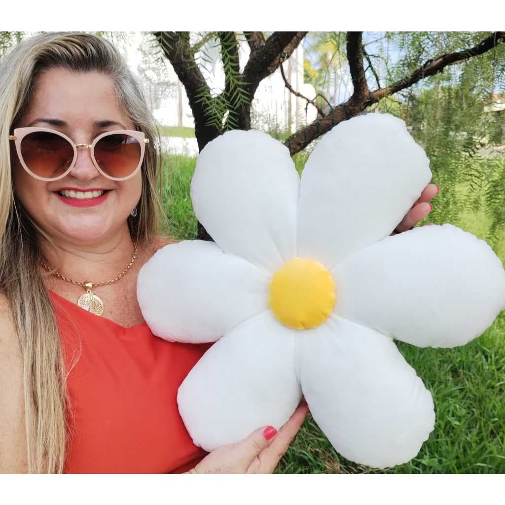 ALMOFADA FLOR DE PELUCIA MARGARIDA 6 PÉTALAS DE 38 CM /PELUCIA DECORAÇAO/DIA DAS MAES