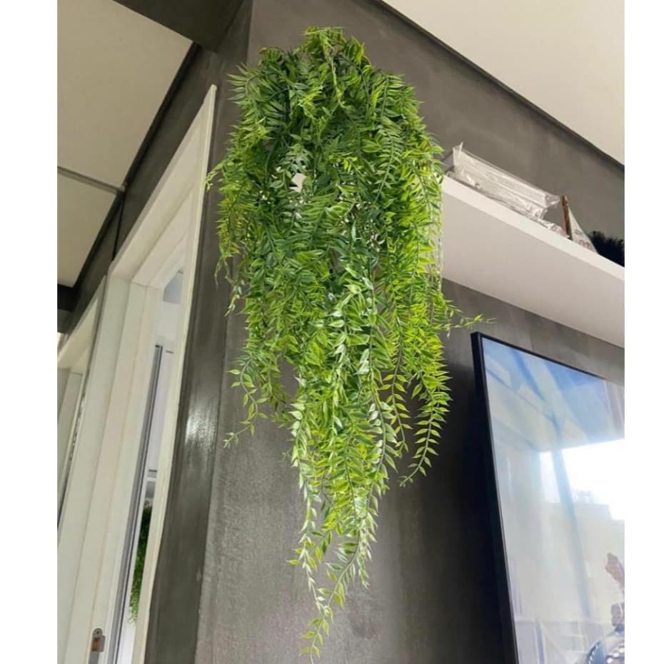 Kit de Arranjo Planta caída Artificial com 1 Pendente Samambaia + Argila + Vaso Marrom e Musgo de (BRINDE)