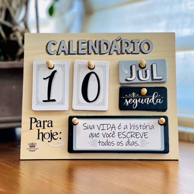 Calendário de Mesa Decorativo Permanente Madeira Enfeite de Mesa com Plaquinhas de Frases MDF