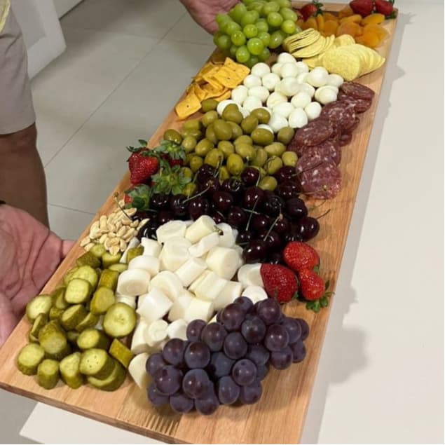 Tábua Petisqueira Madeira Corte Churrasco Frios 70x26cm