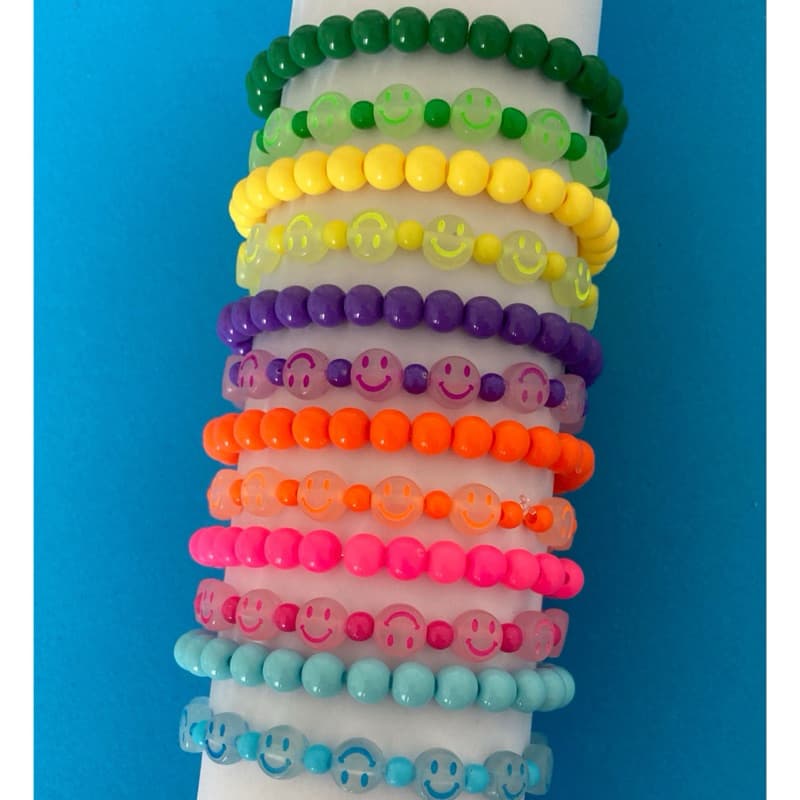 kit 12 Pulseiras Miçangas Smile Fluorescente Neon Coração Colorida Preta acessório infantil criança
