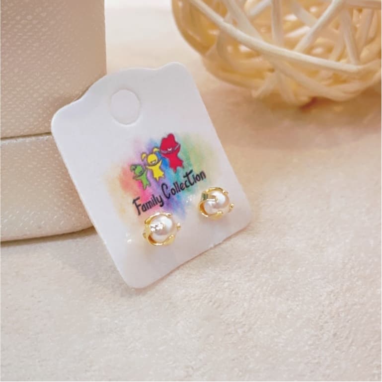 Brinco Infantil com Pérola Folheado a Ouro 18K - Hipoalergênico com Tarraxa Baby de Segurança