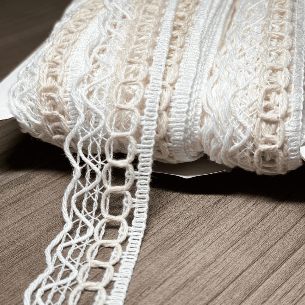 Renda bicolor 100% algodão.