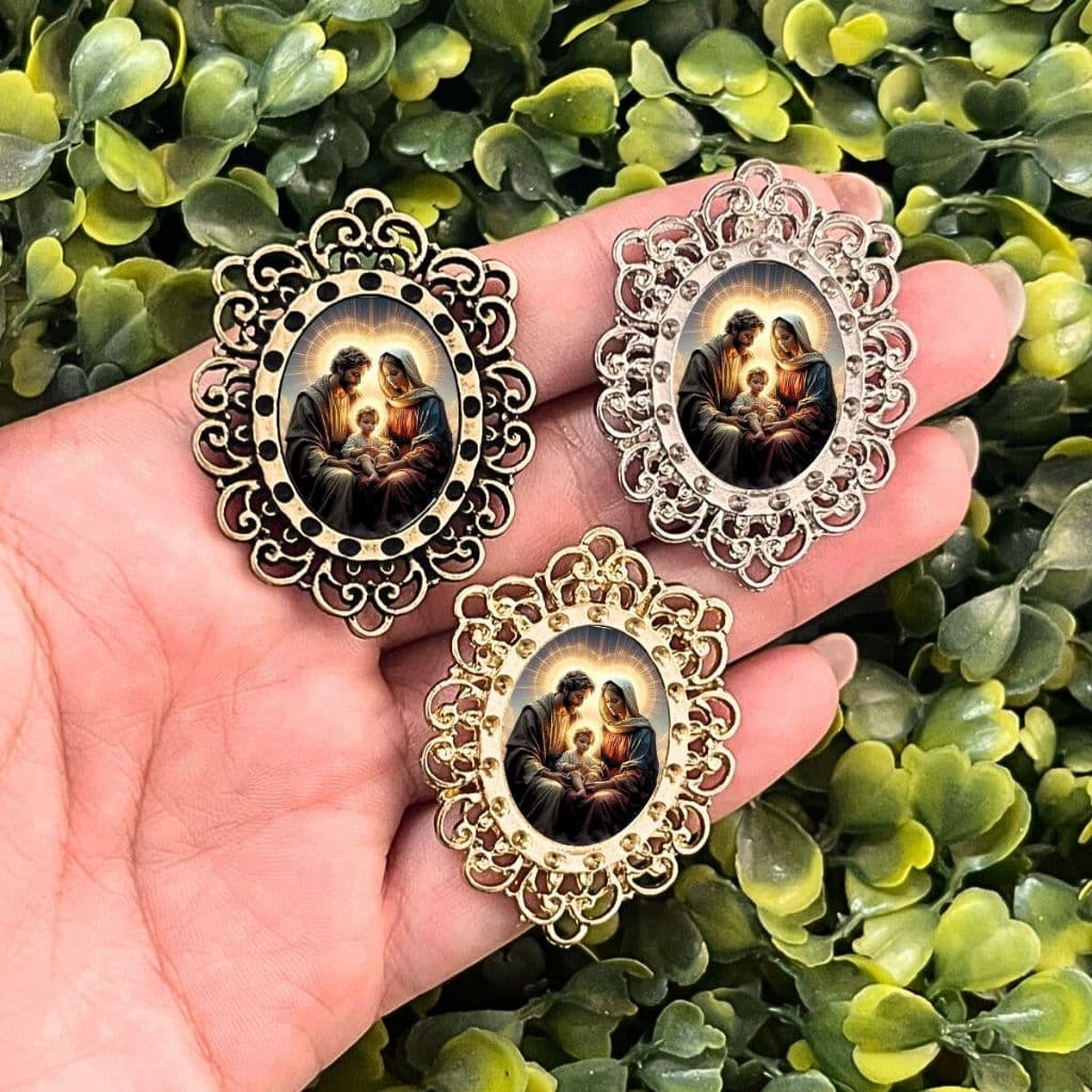 Relicário Grande para Terço Sagrada Familia Resinado Níquel Dourado Ouro velho 1 ou 3 unidades