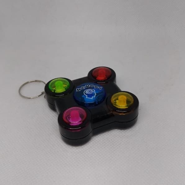 Chaveiro Jogo de Memória Educacional Eletrônico com Som e Luz para Crianças e Adultos Brinquedo