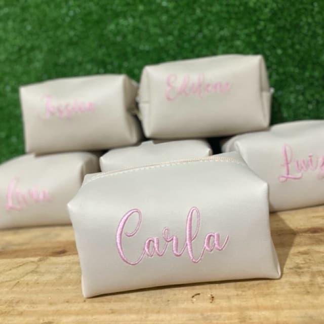 Bolsinha multifuncional personalizada média, perfeita para presentear madrinhas, debutantes  e também usar no dia a dia