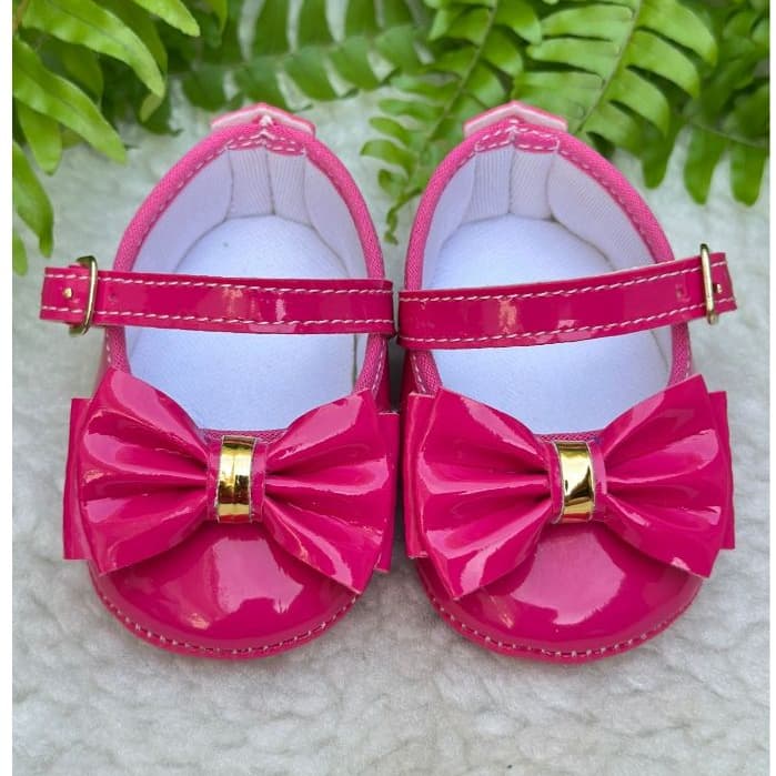 Sapatilha Bebê tipo Boneca Pink Fucsia com Laço verniz e metal – Sapatinho Pink Fúcsia de bebê