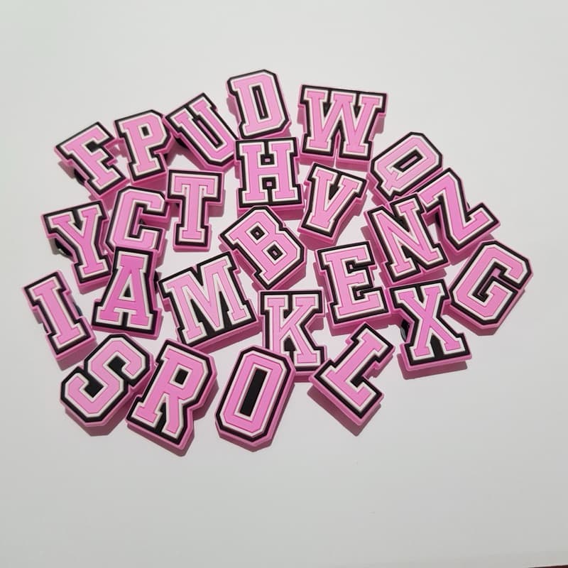 kit de 3 a 12 Letras Pins/Enfeites para Babuche - Rosa ou Branca **ATENÇÃO NA DESCRIÇÃO**