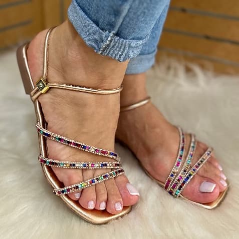 Sandália Rasteira Feminina Rasteirinha com Strass Colorido, Confortável, Casual e Elegante