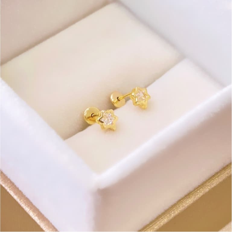 Brinco Infantil Estrela com Zircônia Folheado a Ouro 18K - Hipoalergênico com Tarraxa Baby de Segurança