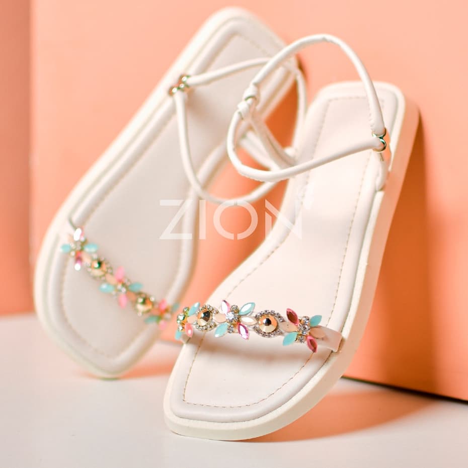 Sandália Papete Branca Flat Rasteirinha Feminina Acolchoada Tiras Pedraria Strass Brilho Sola Confort