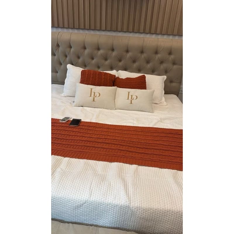 Par de Almofadas (02 UNIDADES) Personalizadas Bordadas Iniciais para Casais Cama Posta com Enchimento