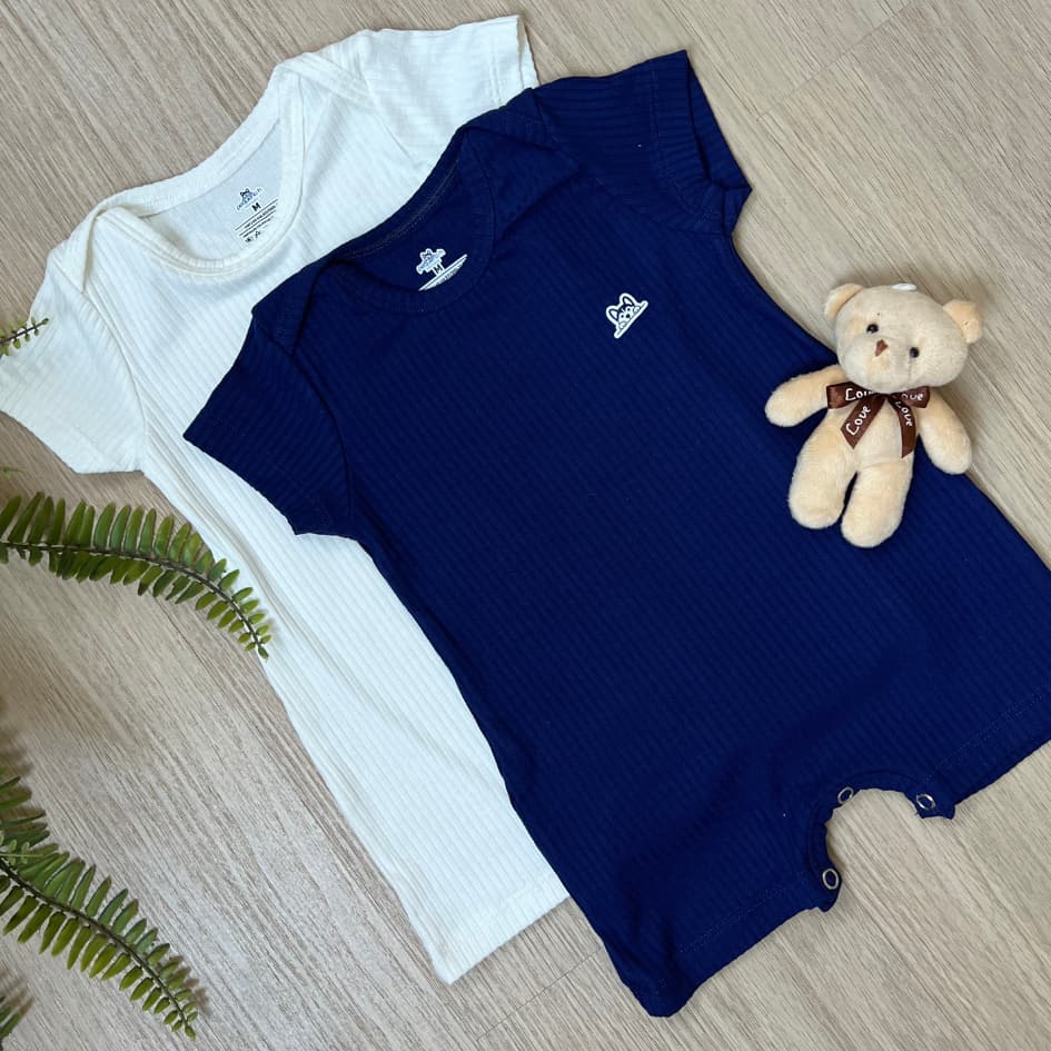 Kit 2 Macacão Romper Bebê Menino Manga Curta Liso e Estampado Malha Canelada Hipoalergênico