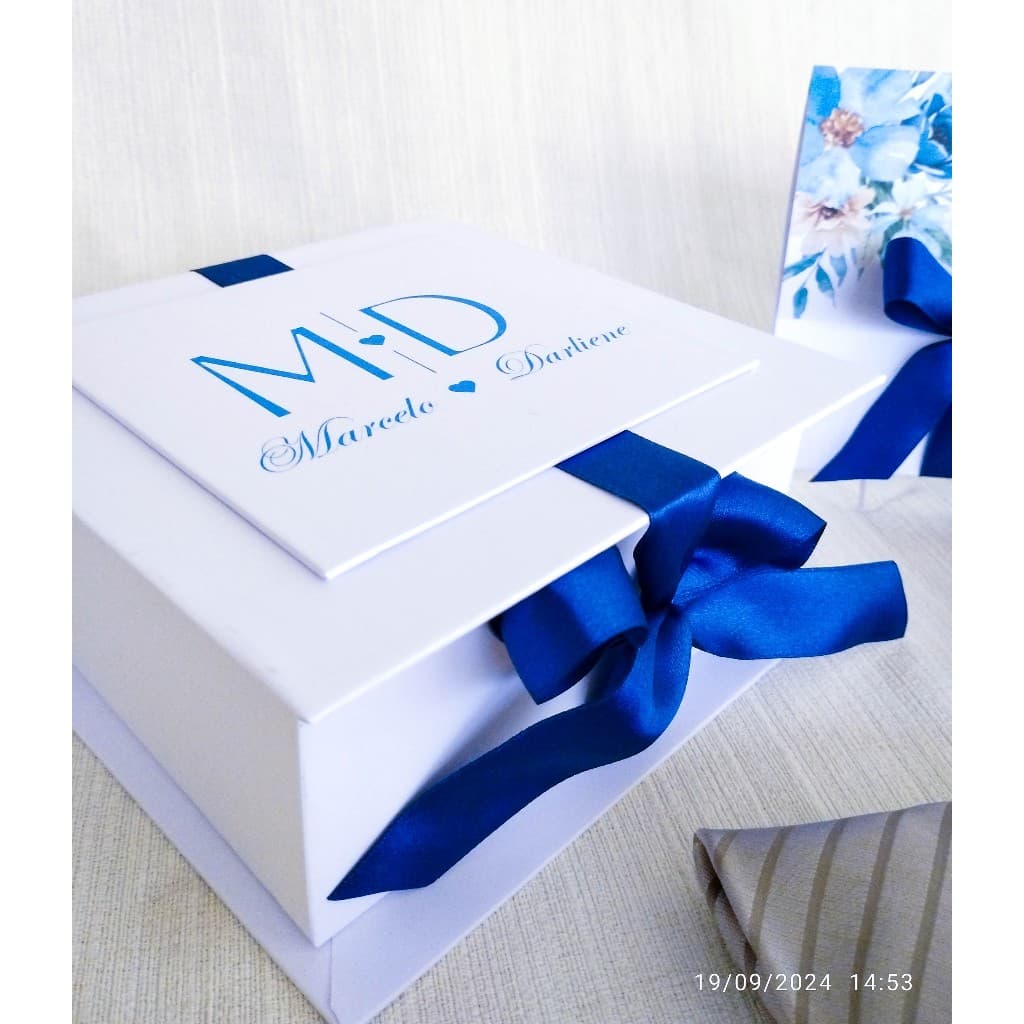 CAIXA CONVITE PADRINHOS CASAMENTO AZUL ROYAL  - Cartonada 15x15x7cm PERSONALIZADA com Iniciais