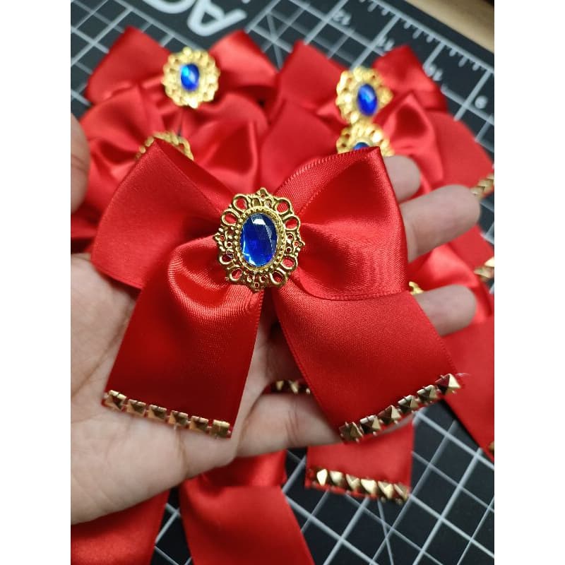 Laço de Cetim (fita n.9) Vermelho com Pedra Azul Decoração de Lembrancinhas com 10 unidades