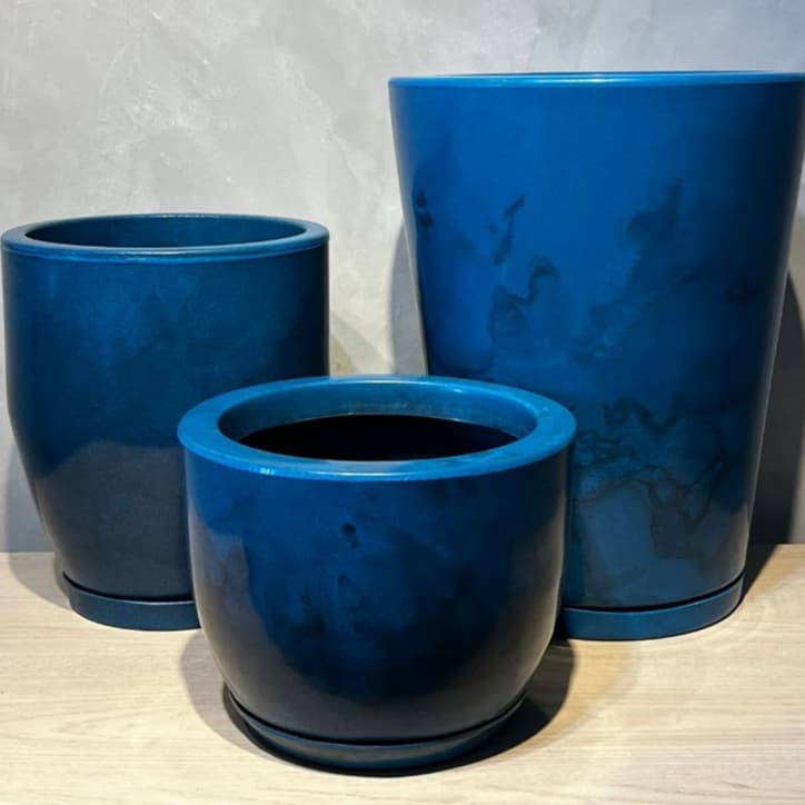 Kit 3 Vasos Marmorizados Decorativos Planta ou Flor Polietileno Coluna polida N1 N2 + Bojo N1 Com Pratos