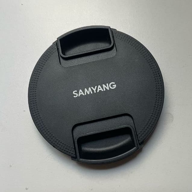 Capa para lente marca Samyang 58