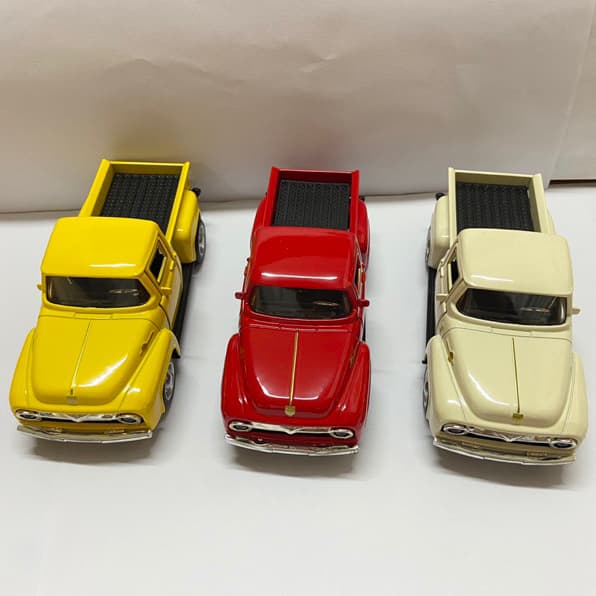 Miniatura Caminhonete em Metal Diversas Cores - Carrinho Fricção Esportivo Abre as Portas