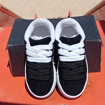 Tênis infantil menina e menino preto, confortável, antiderrapante, calça 26 ao 33.