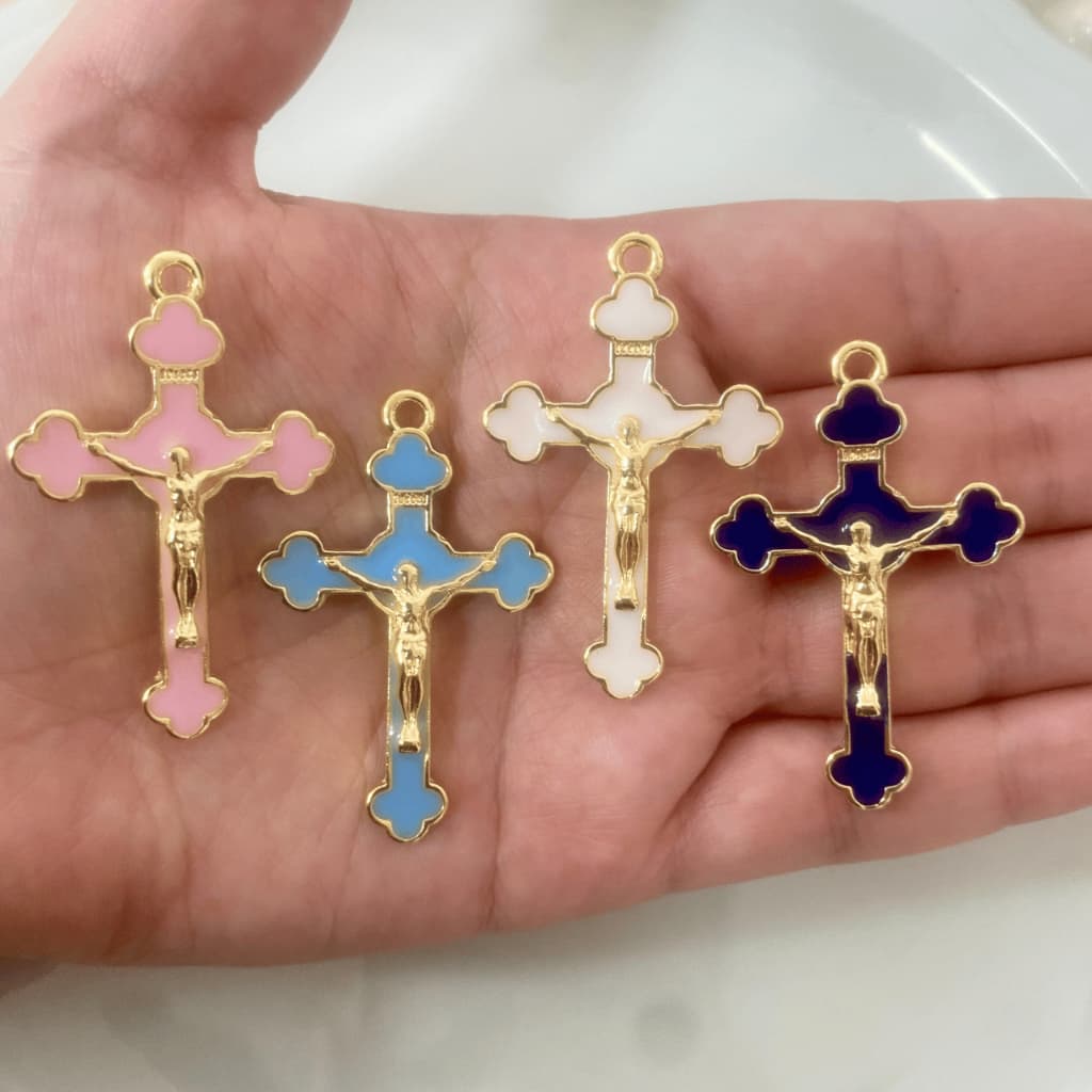 KIT Pingente Crucifixo Cruz de Jesus Resinado Para Fazer Terços Dourado Cataforético Envernizado