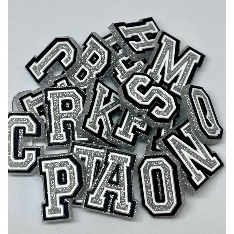 PINS SAPATO LETRAS GLITTER PRATA escolha via chat