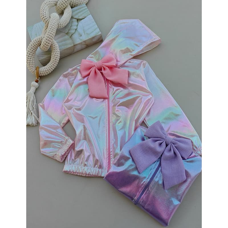 Jaqueta Infantil Holográfica Corta-Vento com Capuz – Moda Menina Blogueira ✨ (Laço não incluso)