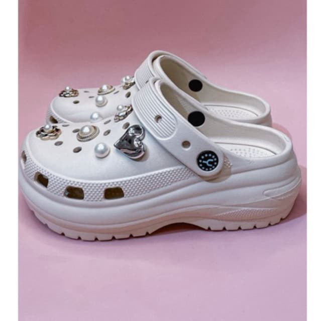 Nova Sandália Saltinho 5Cm Glamour Feminino Babuche Leve e Confortável com Acessórios Personalizados