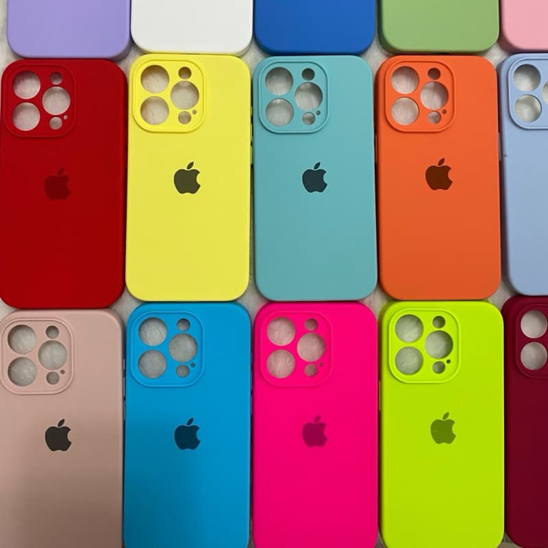 Capa Case iPhone 15,15pro，15promax Aveludada Premium Fechada com Proteção de Câmera Original