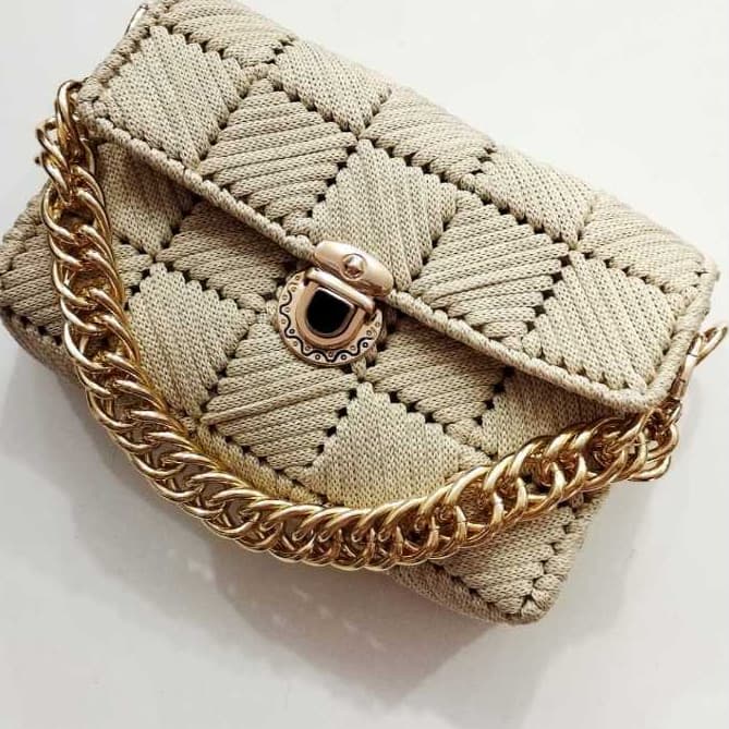 Alça de Mão Corrente Sofisticada Dupla G Dourada 35cm Com Mosquetão Coração