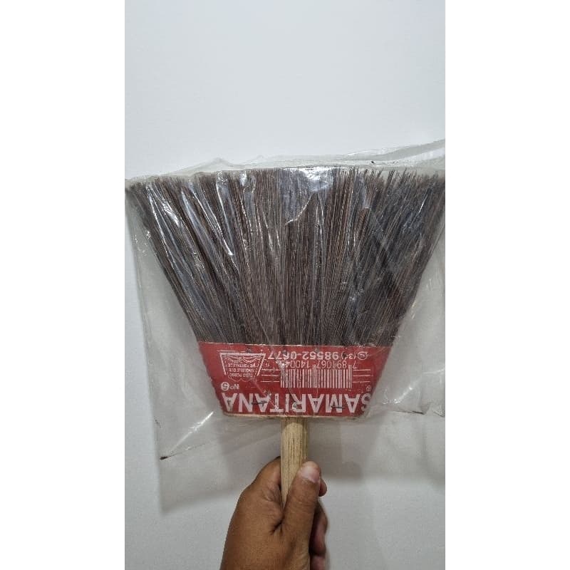 Vassoura Piaçava Natural Samaritana com cabo Número 5