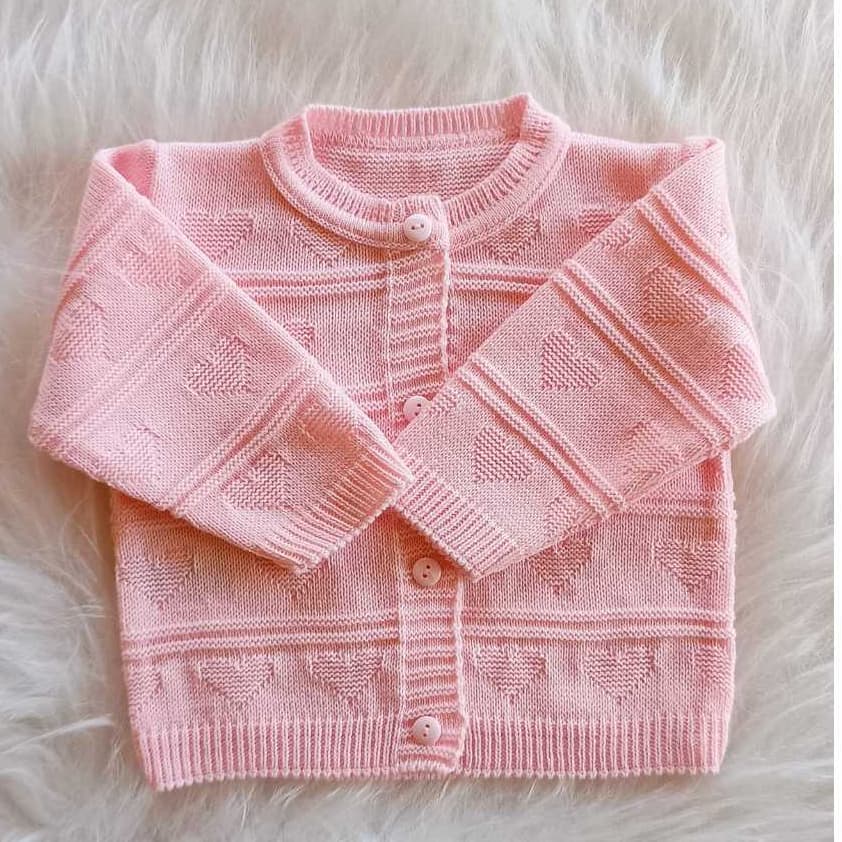 casaquinho bebe coração com botões menina trico antialérgico delicado