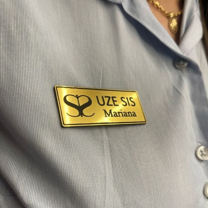 Crachá Personalizado Nome Com Logo Broche Acrílico Espelhado Magnético